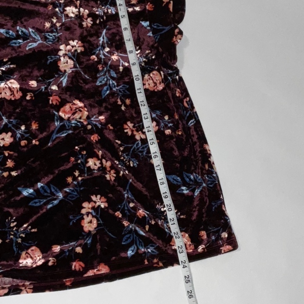a.n.a. Top. Deep Purple velvety feel. Size M - Picture 9 of 9
